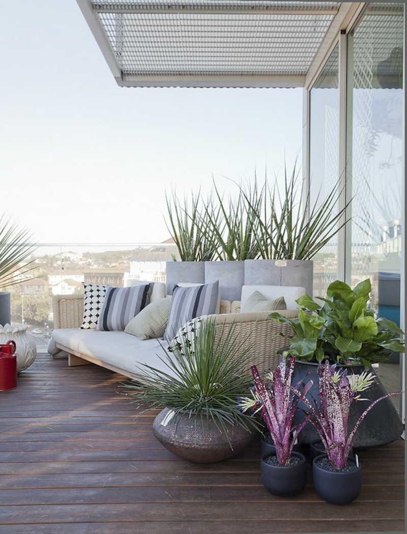 balkon-bepflanzen-sehr-schönes-aussehen-eine-überdachung
