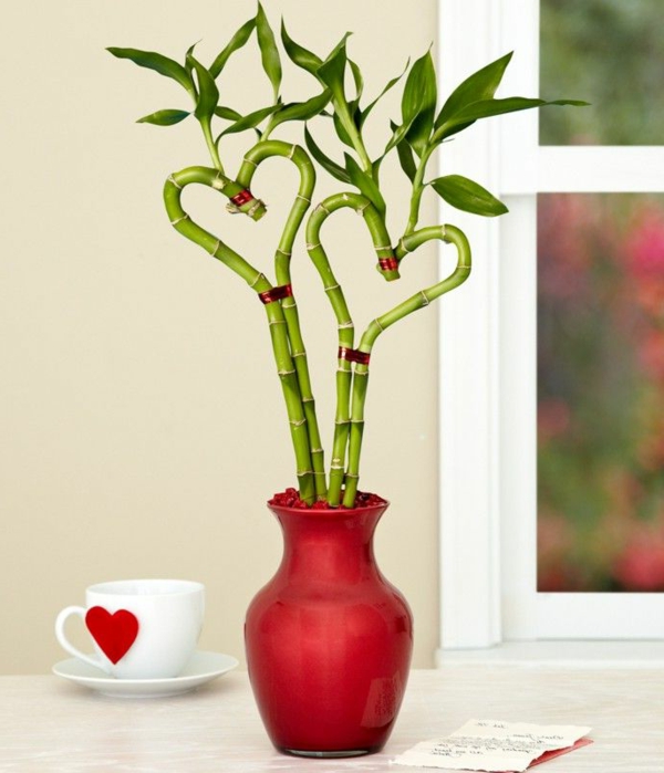 bambus-vase-rote-farbe-schöne-süße-gestaltung
