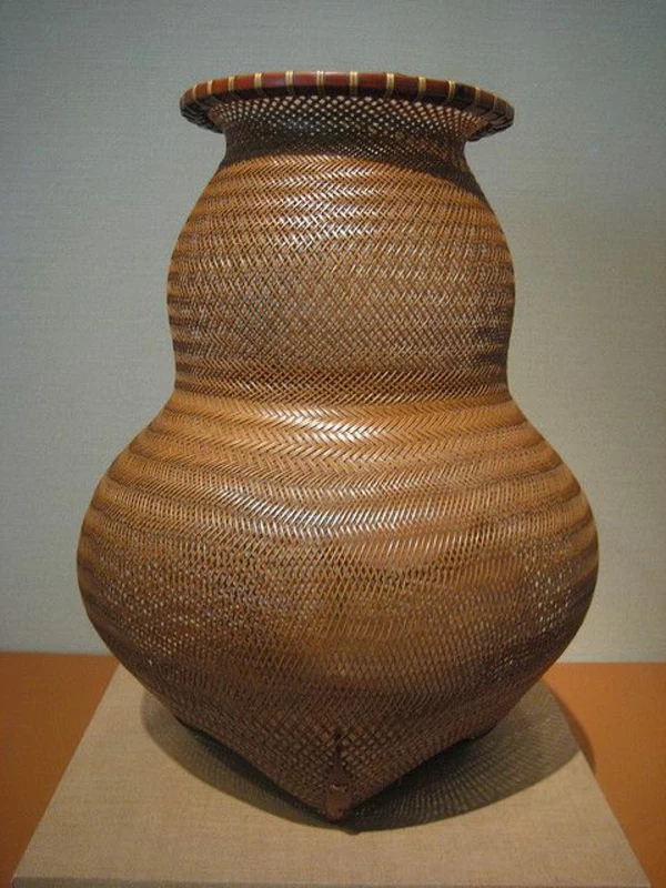 bambus-vase-weiche-schöne-formen