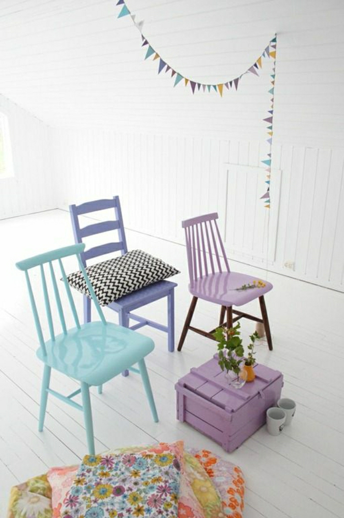 farbpaletten-pastellfarben-schöne-stühle-in-pastellfarben