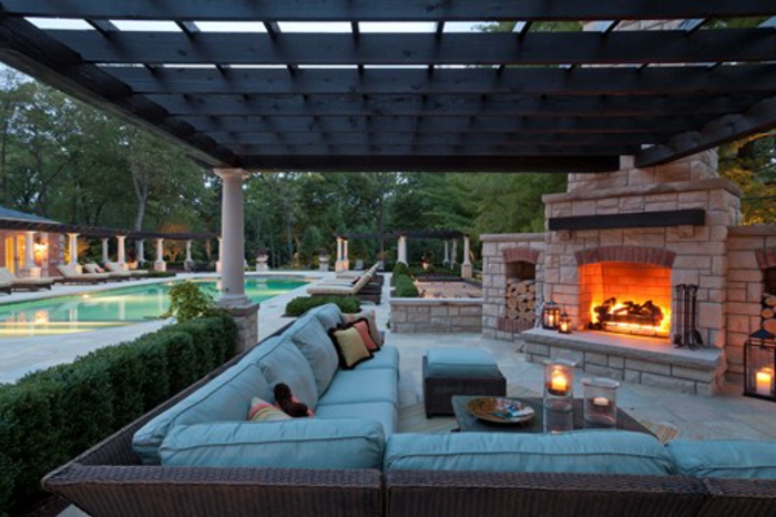 feuerstelle-für-terrasse-modernes-großes-sofa
