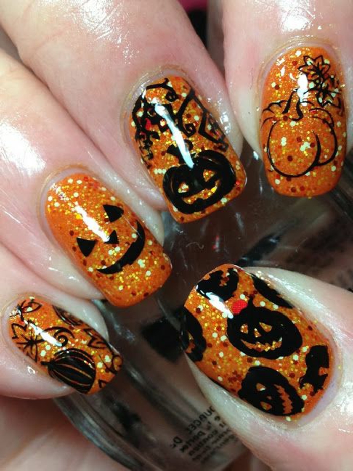 halloween-nägel-schwarze-schädel-orange-hauptfarbe