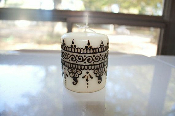 kleine-weiße-Kerze-Henna-Dekoration-handgemalt