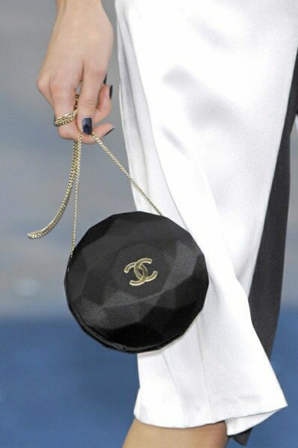 kugelförmige-Chanel-Tasche