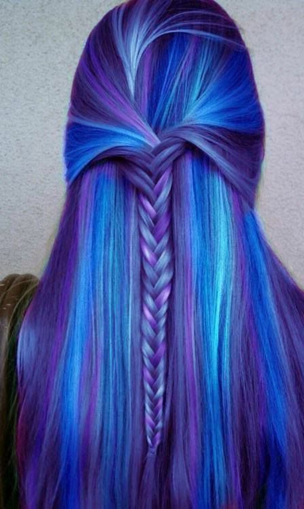 lila-haare-mit-blauen-strähnen