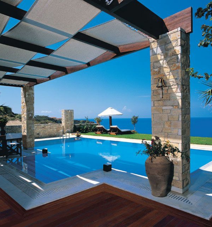 luxuriöse-terrassen   überdachung-von-einem-pool
