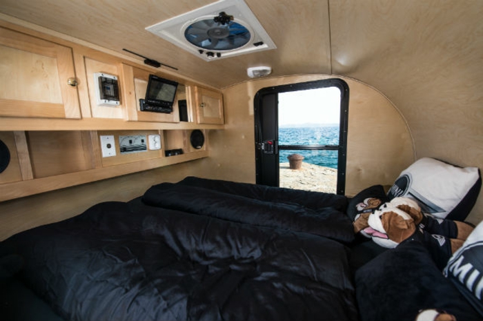 mini-wohnwagen-cooles-kleines-schlafzimmer