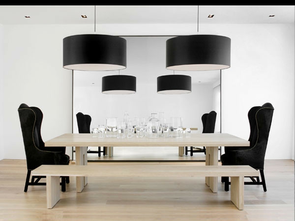 modernes-esszimmer-schwarze-lampen-schwarze-stühle