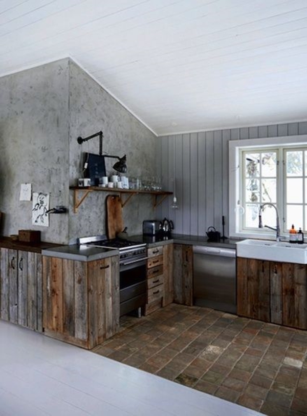 norwegische-hölzerne-Küche-graue-Wände-Fenster