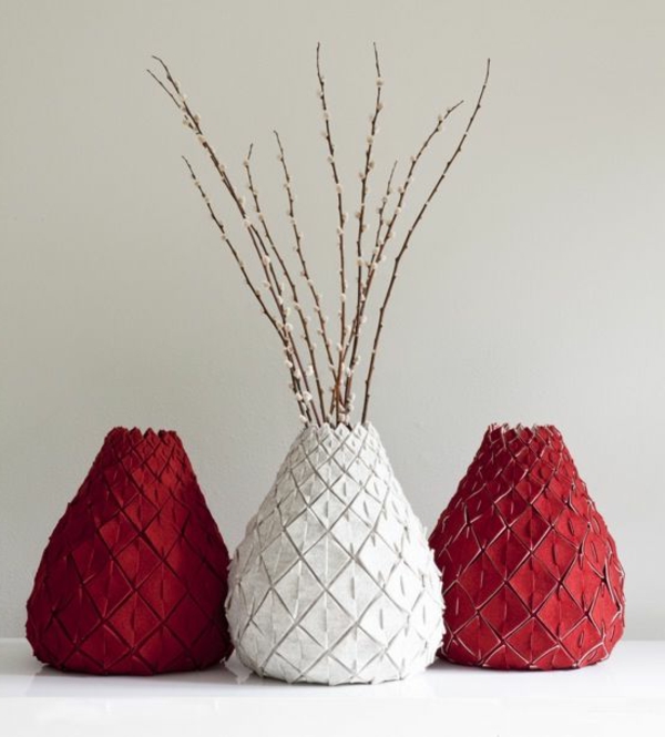 origami-vase-drei-attraktive-stücke-in-rot-und-weiß