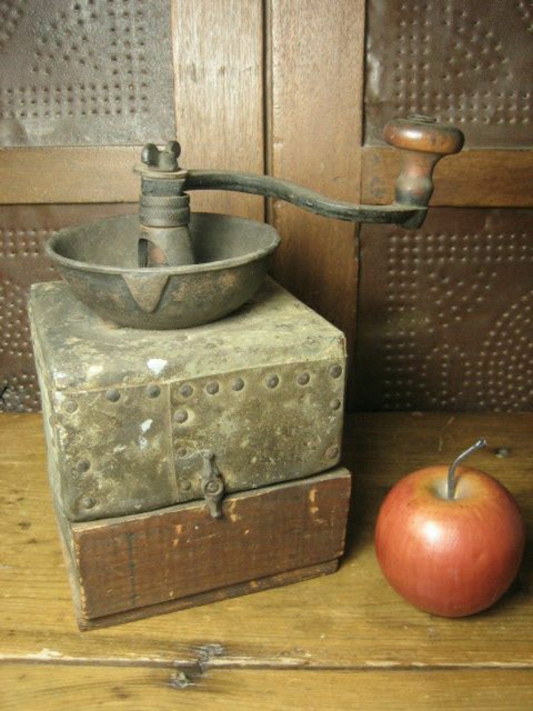 primitive-handgemachte-Kaffee-Mühle-Apfel