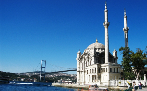 reisen-in-die-türkey-istanbul-mit-herrlicher-architektur - weiße farbe