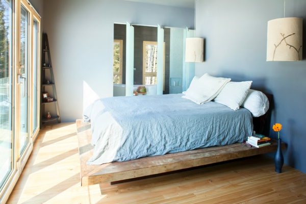schlafzimmer-aus-massivholz-blaues-modell-vom-bett