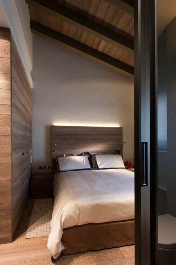 schlafzimmer-aus-massivholz-indirekte-beleuchtung