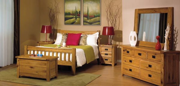 schlafzimmer-aus-massivholz-interessante-hölzerne-kommode