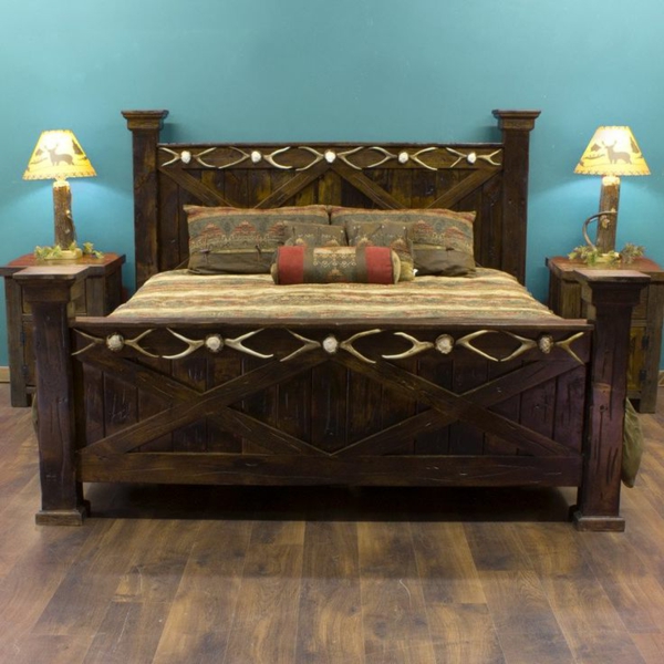 schlafzimmer-aus-massivholz-wunderschönes-modell-vom-bett-blaue-wand
