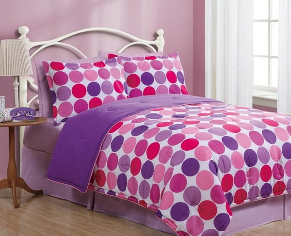 schlafzimmer-einrichten-schöne-bettwäsche-rosa-schlafzimmer-ideen--