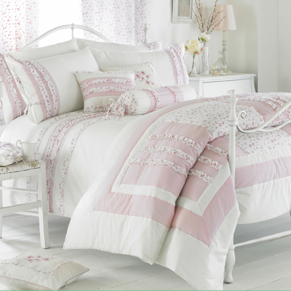--schlafzimmer-einrichten-schöne-bettwäsche-rosa-schlafzimmer-ideen-elegante-bettwäsche--
