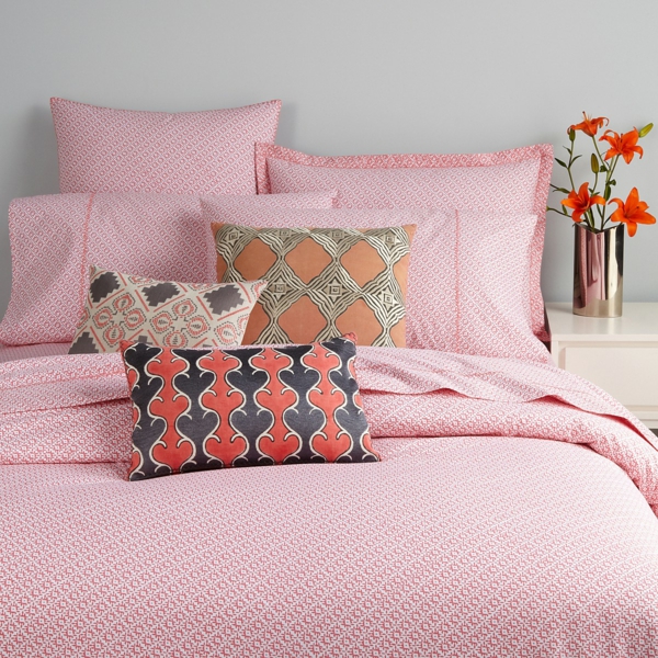 -schlafzimmer-einrichten-schöne-bettwäsche-rosa-schlafzimmer-ideen-elegante-bettwäsche