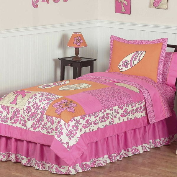 schlafzimmer-inspiration- schlafzimmer-gestalten-schöne-bettwäsche-rosa-orange