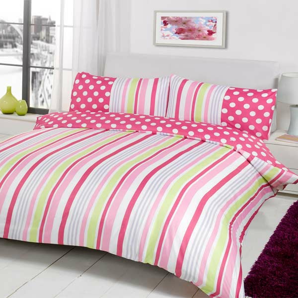 schlafzimmer-inspiration- schlafzimmer-gestalten-schöne-bettwäsche-rosa-weiß