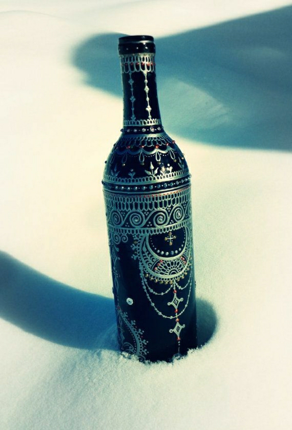 elegante-Weinflasche-Henna-Mehndi Silber-Dekoration-Schnee