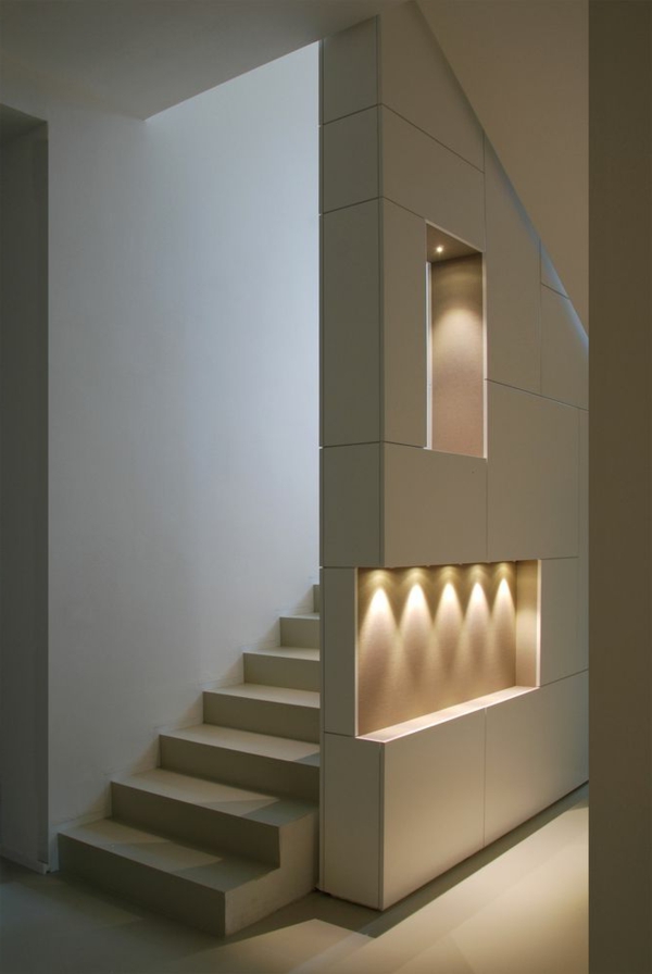 treppen-beleuchtung-moderner-wohnraum
