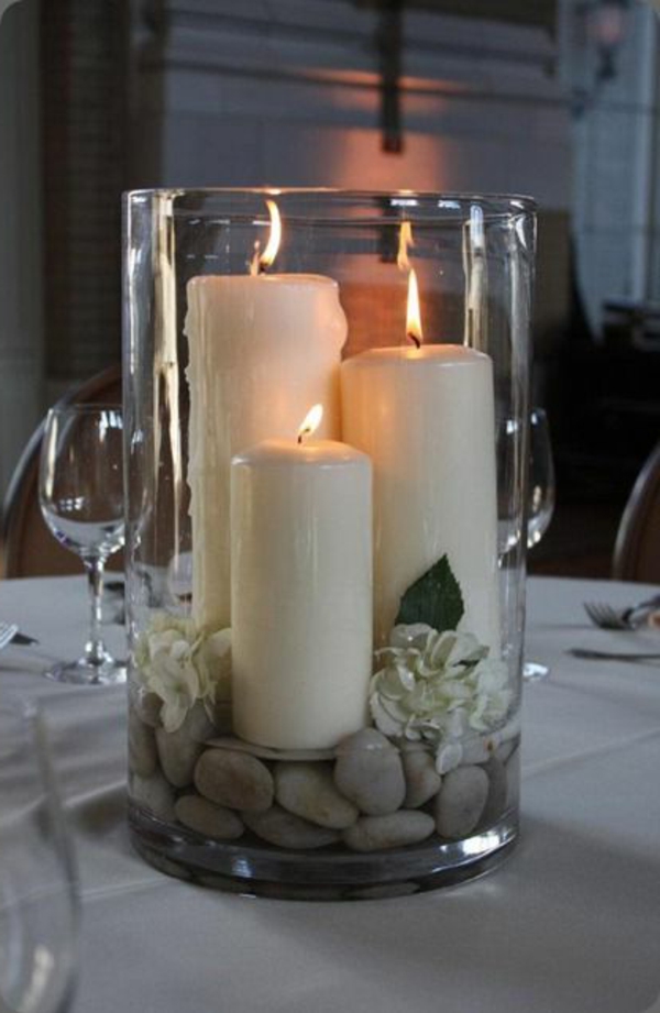 vasen-dekorieren-elegante-weiße-kerzen