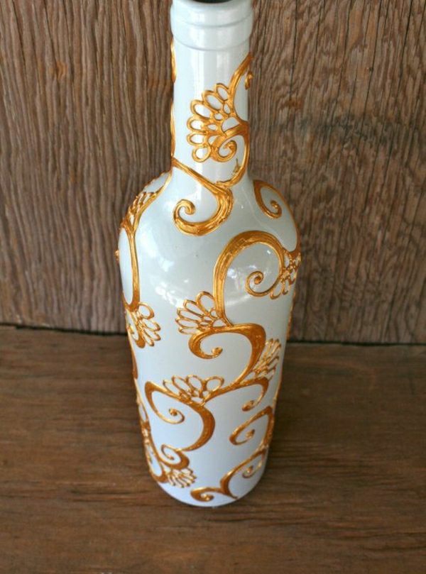 weiße-Flasche-goldene-Henna-Dekoration-handgemalt