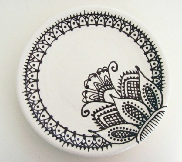 weißer-Teller-Henna-Dekoration-Blume