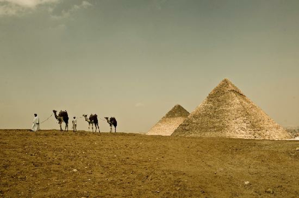 Ägypten-Reise-coole-pyramiden - goldene farbe