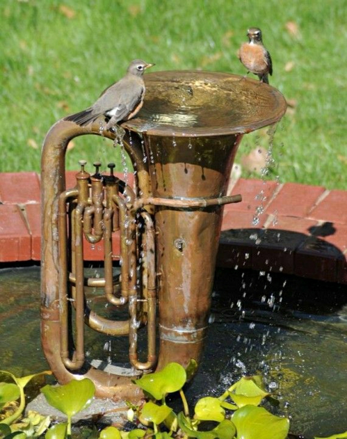 Garten-Tuba-Brunnen-Vögel