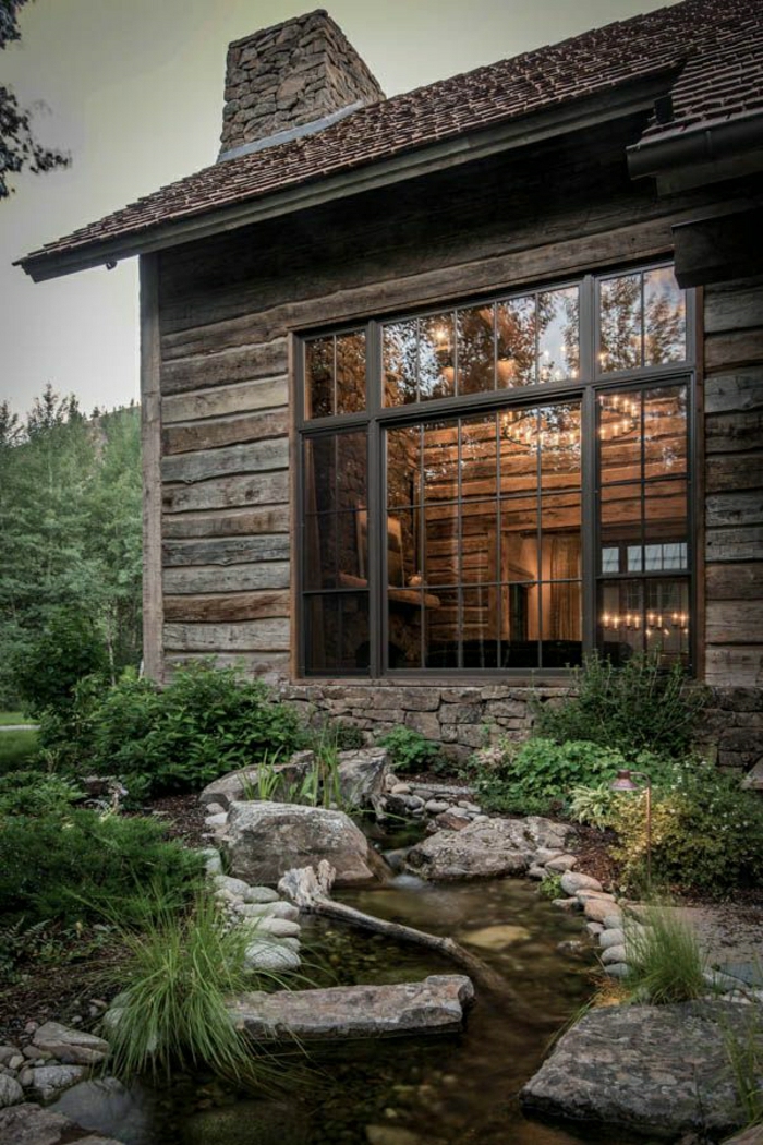 Hütte-Holz-modernes-Design-Gebirge-Wald-Bach