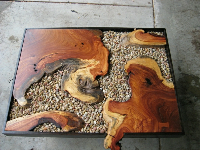 Kaffee-Tisch-interessantes-Design-Holz-Steine