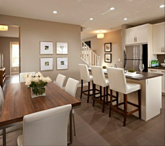 Küche-Esszimmer-weiße-Möbel-Cappuccino-Wände