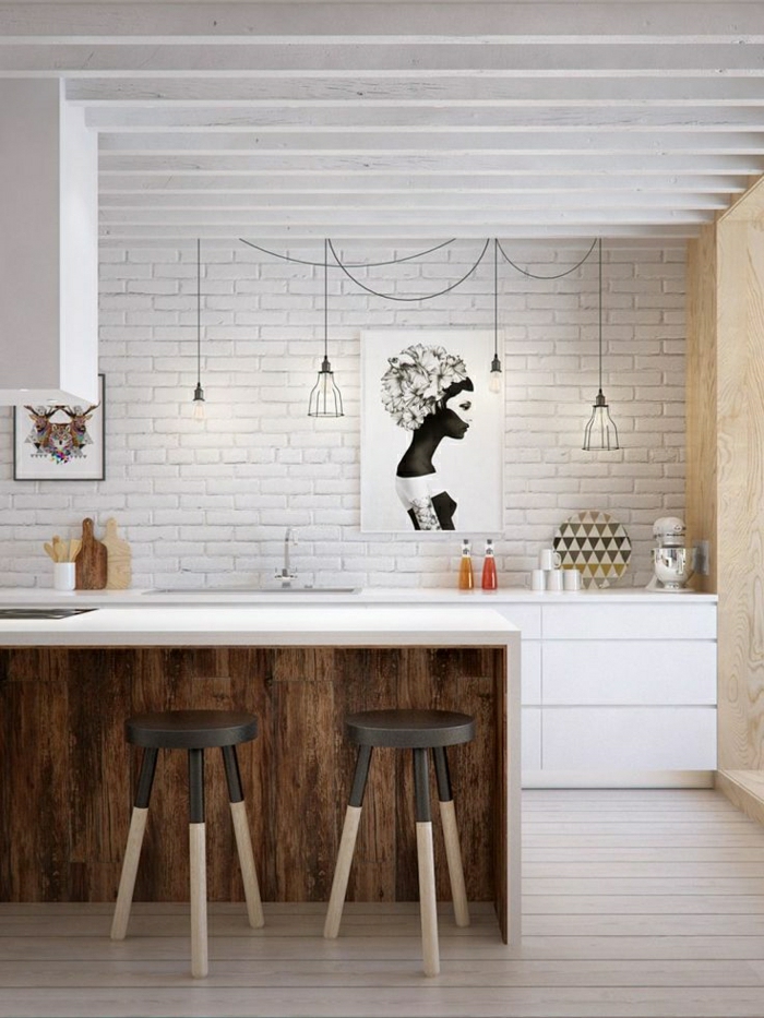 Küche-skandinavisches-Interieur-Tischplatte-Holz-Hocker-abstrakte-Bilder-hängende-Leuchten