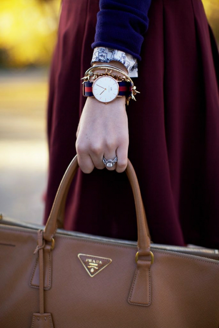 Prada-Taschen-braunes-Modell-Handuhr-Armbänder