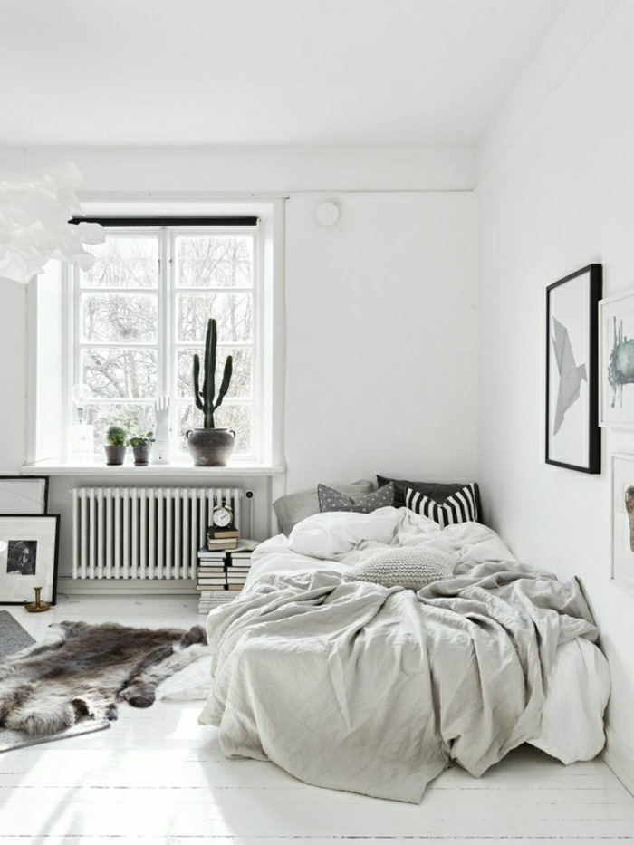 Sclafzimmer-scandinavisches-Design-Bett-Tierhaut-weiß