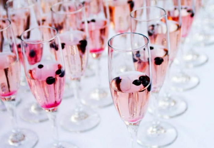 Sektgläser-Hochzeit-rosa-Champagner