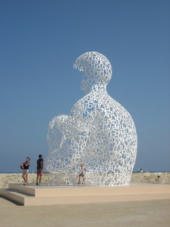 Skulptur-Installation-Mann-aus-Stahl