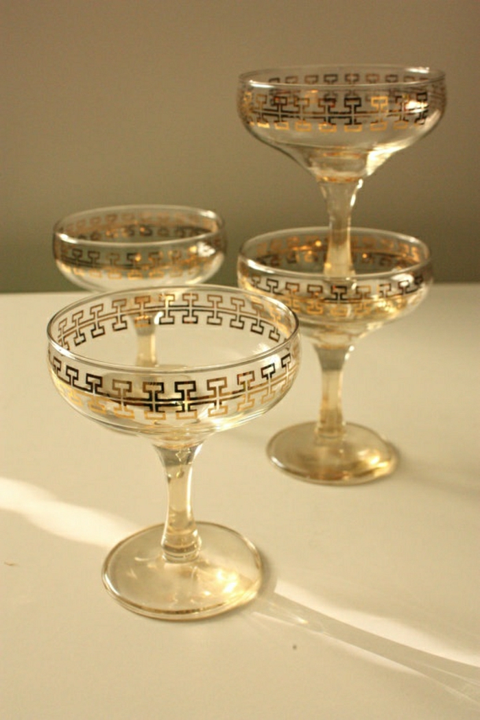 Vintage-Champagner-Gläser-goldene-Dekoration