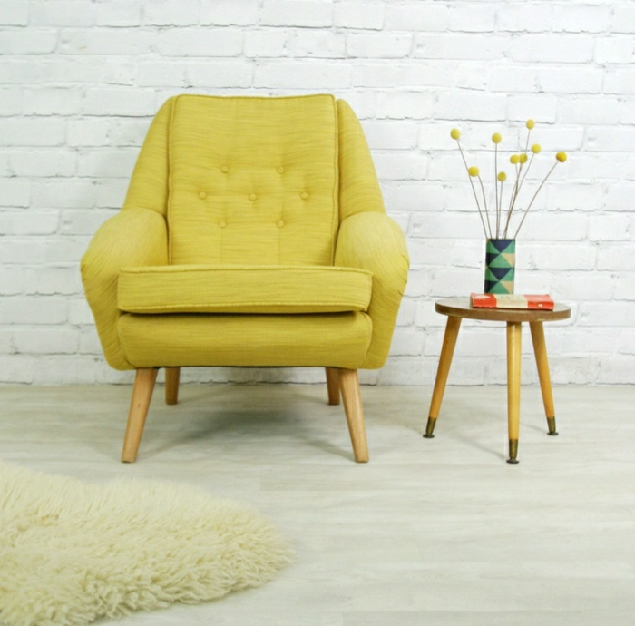 Wohnzimmer-Ziegelwände-retro-Sessel-gelb-vintage-dänischer-Stil