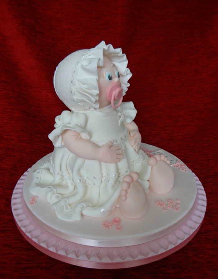 baby-torte-sehr-schönes-modell-in-weiß