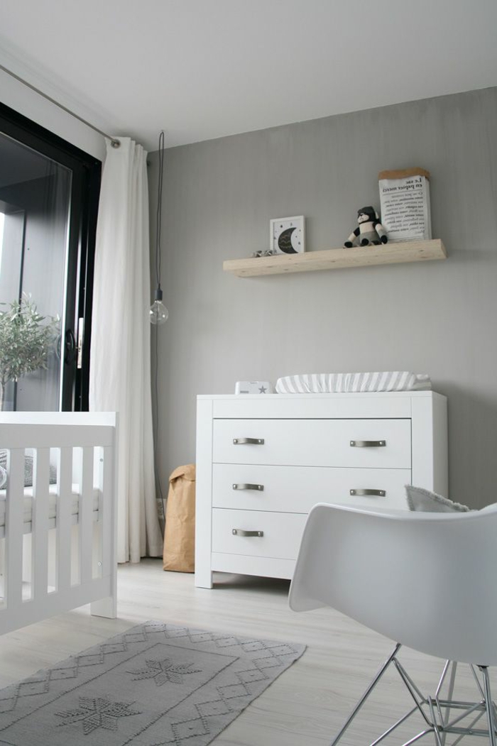 babyzimmer-design-weißer-schrank-graue-wände