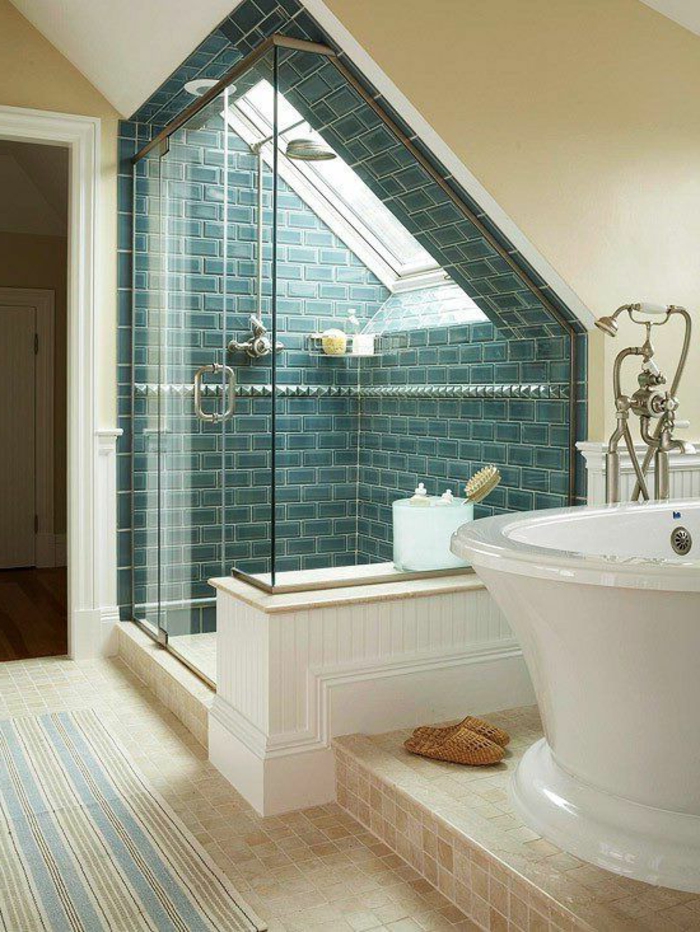 badewanne-unter- dachschräge-eine-duschkabine-daneben