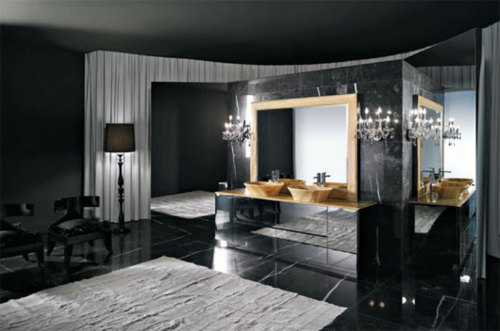 badezimmer-in-schwarz-großer-spiegel