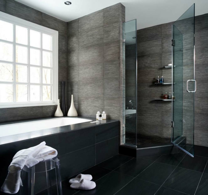 badezimmer-in-schwarz-und-weiß-duschkabine