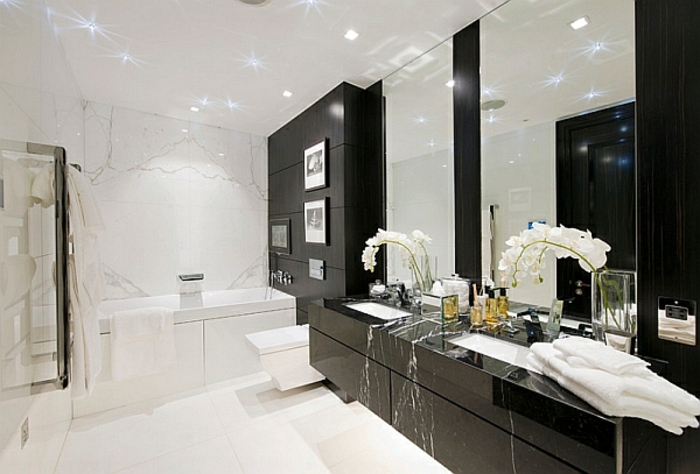 badezimmer-in-schwarz-und-weiß-moderne-deckenleuchten