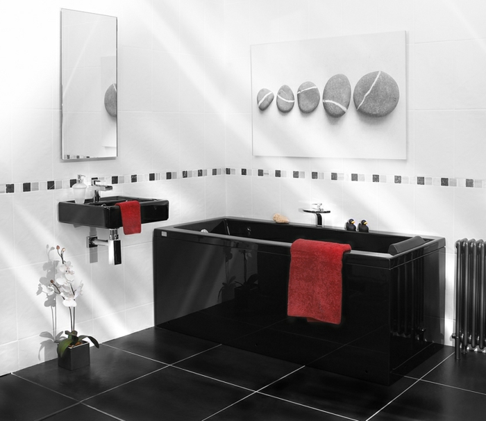 badezimmer-in-schwarz-und-weiß-rote-tücher