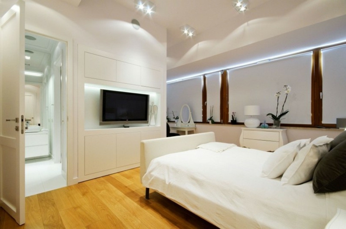 deckenbeleuchtung-für-schlafzimmer-weißes-interieur-schickes-bett-modell